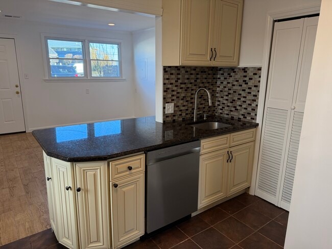 Photo - 65 Bay Ave Unit 65