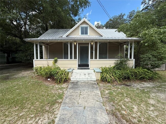 Building Photo - 108 NE 9th St Rental