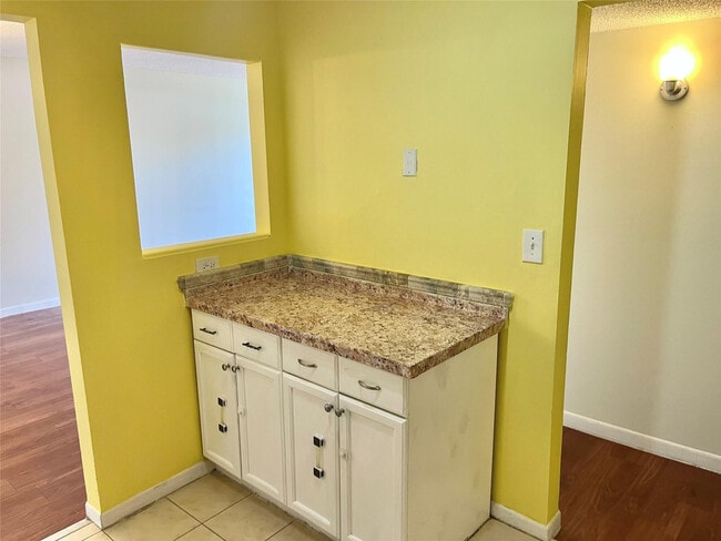 Photo - 700 SE 2nd Ave Unidad 416