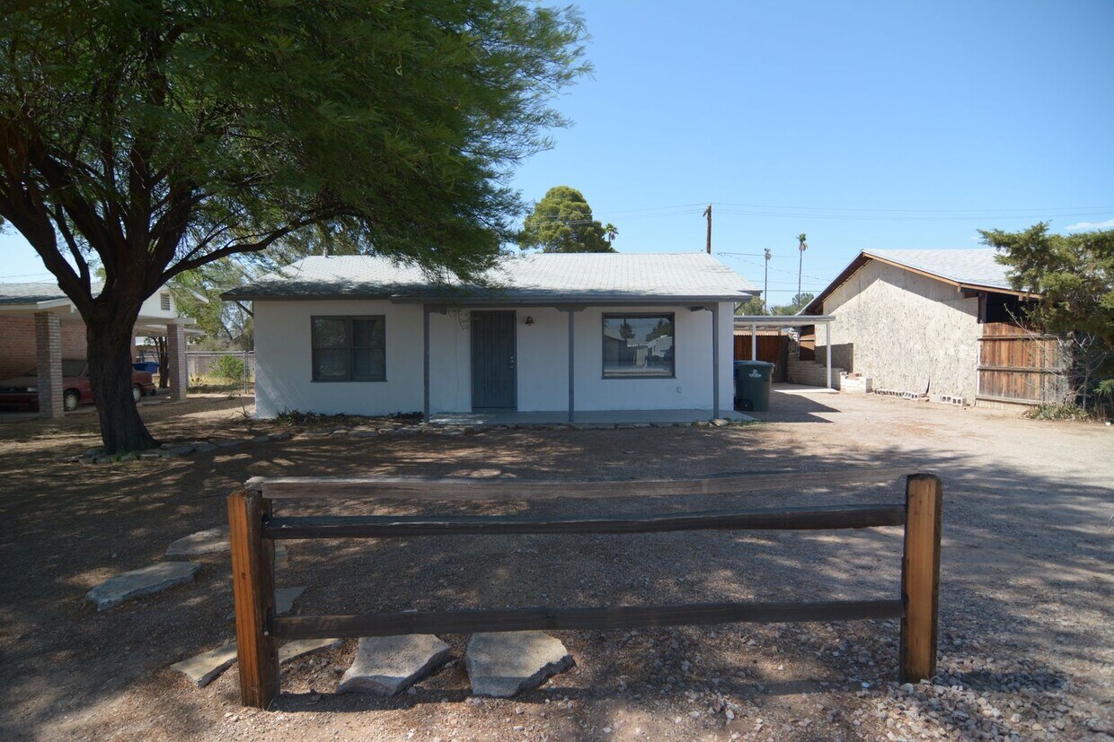 Freshly Updated 3 Bedroom 1 Bath Home! Cen... - Freshly Updated 3 Bedroom 1 Bath Home! Cen...