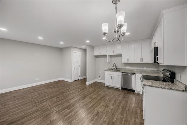 Photo - 901 W Collins St