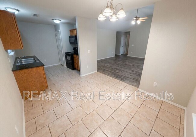 5 Dolphin Ln