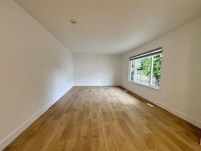 Photo - 5232-201A 201A St