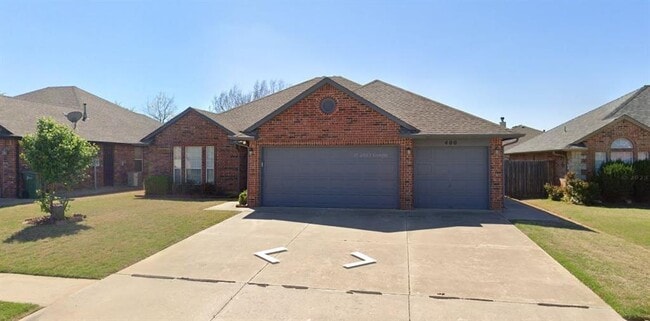 Building Photo - 400 Amanda Dr