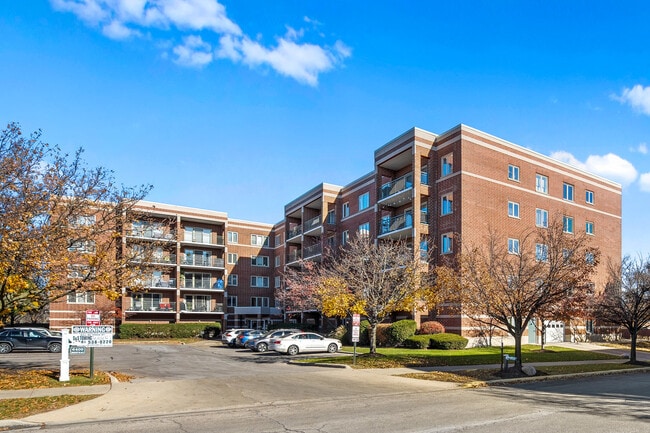 Building Photo - 6400 W Berteau Ave Unit 405