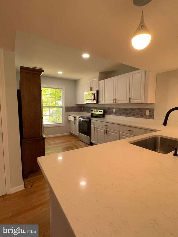 Photo - 4902 Van Walbeek Pl