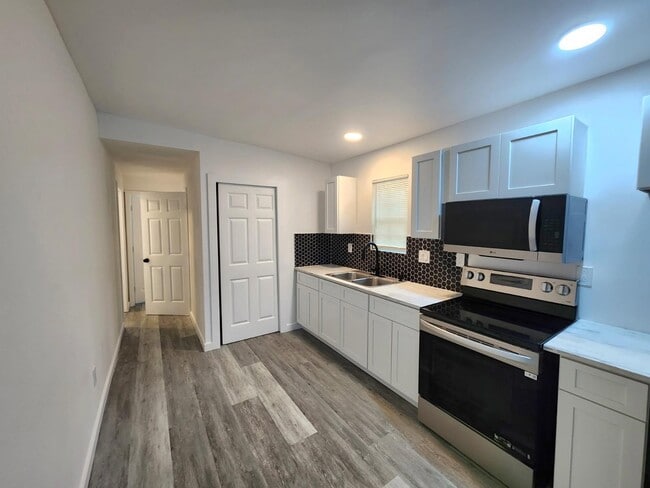 Building Photo - 1546 Moonflower St