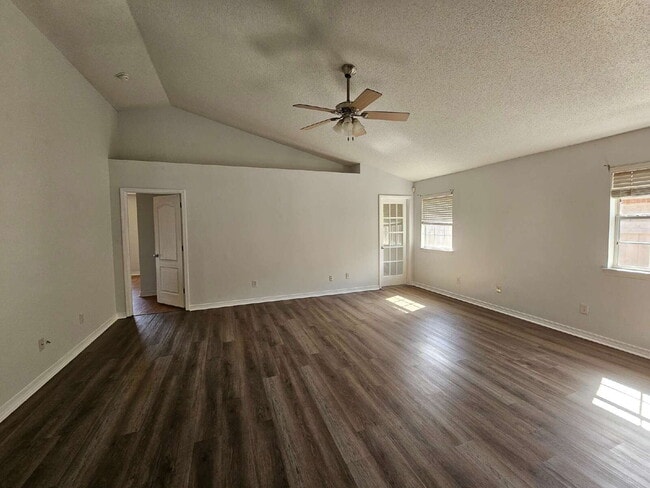 Photo - "Charming 3-Bedroom Gem with 2 Baths and 1,715 Sq Ft in Pensacola's Serene Airway Oaks"