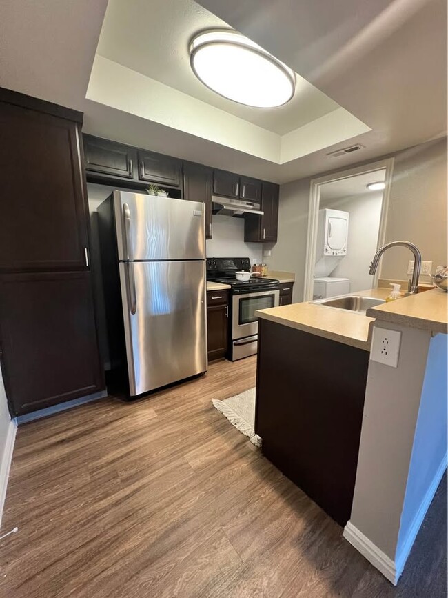 kitchen/dining - Shadowbrook Apartments