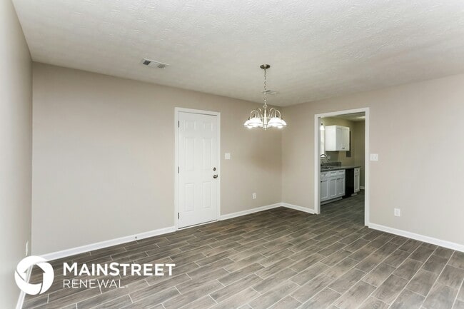 305 Barr Cir