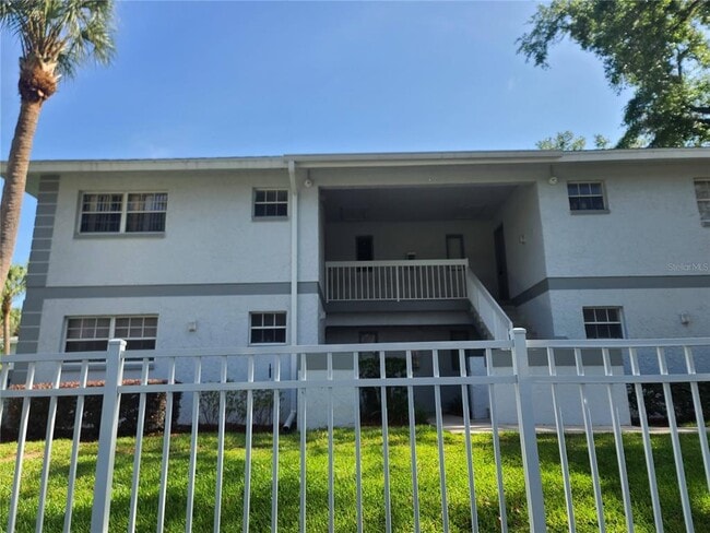 Building Photo - 580 Fairways Ln Unit G203