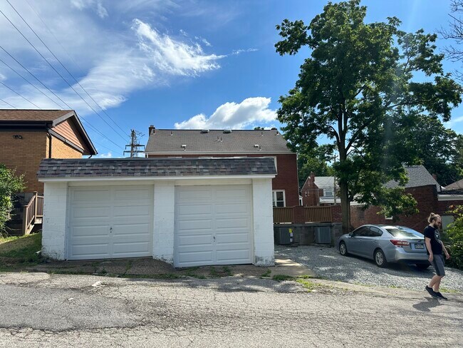 Photo - 364 Broadmoor Ave