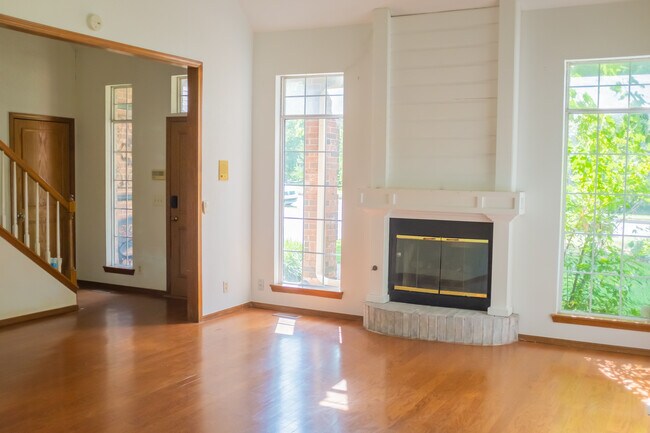 Photo - 1700 Chelsea Dr