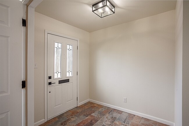 Building Photo - 6317 Ivanhoe Ln