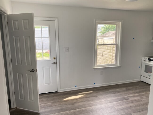 Ktichen Eating Area - 747 Union St