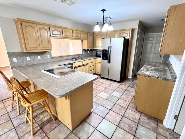 Photo - 196 Aster St