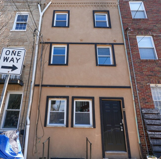 Building Photo - 1335 S 8th St Unit 3rd Fl