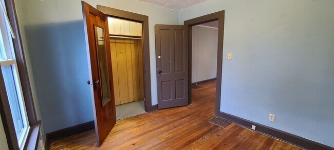 Photo - 208 E Grimes Ln