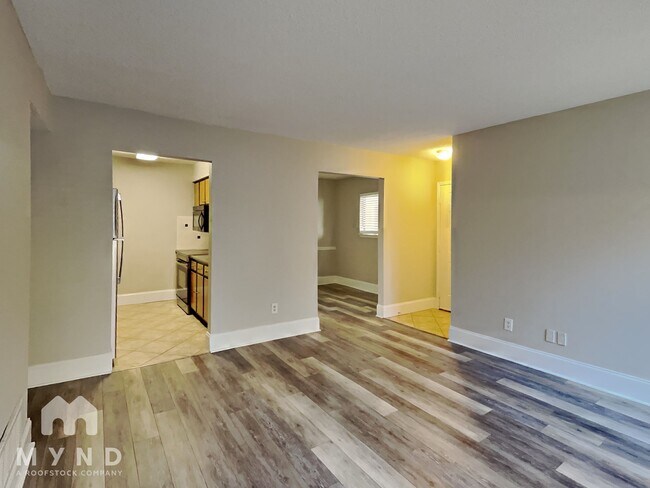 Photo - 1407 Huntingdon Chase