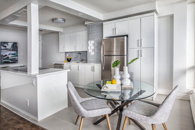 Photo - 2160 Lakeshore Rd