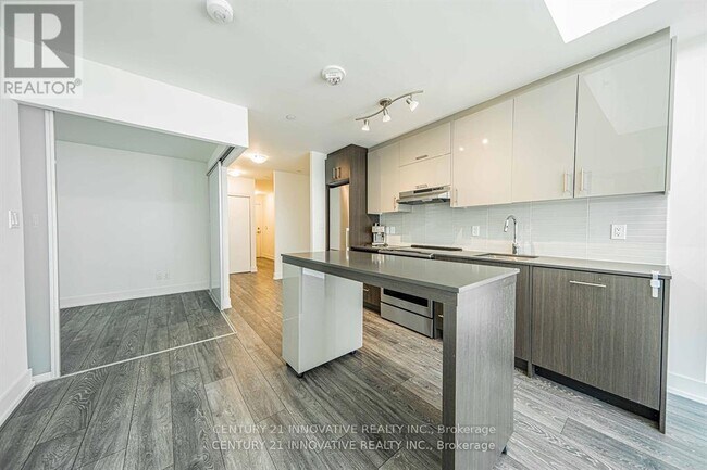 Photo - 180 Fairview Mall Dr Unit 517