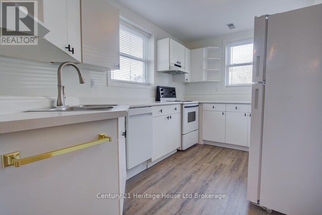 Photo - 120 Rolph St Unit Lower