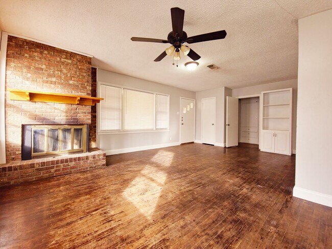 Photo - AUGUST PRE-LEASE - 3/2/2 In the Medical District