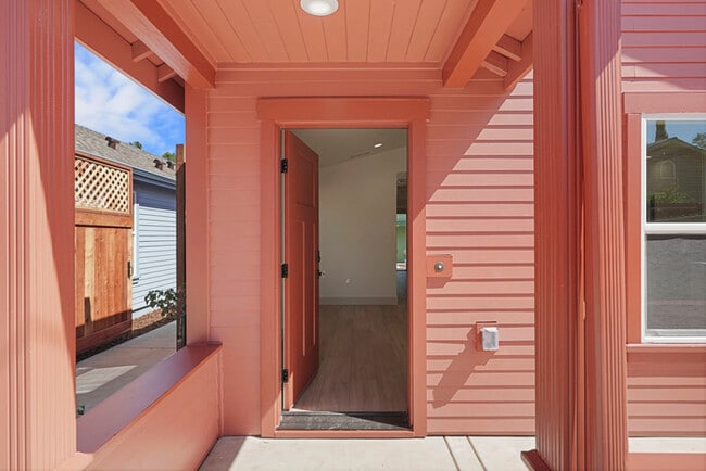 Photo - Beautifully Built 2/1 in North Oak Park Close to UC Davis + McGeorge Law School!