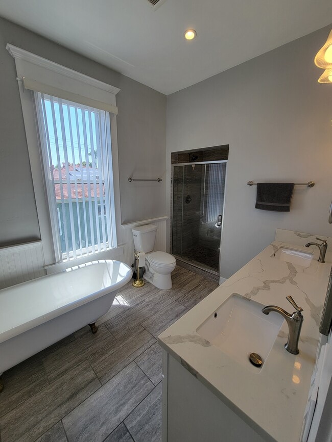 Unit 2A - Private Bath - The Victorian