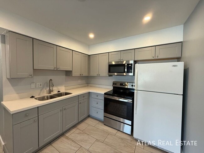 Building Photo - 2540 N 17th Way Unit 1