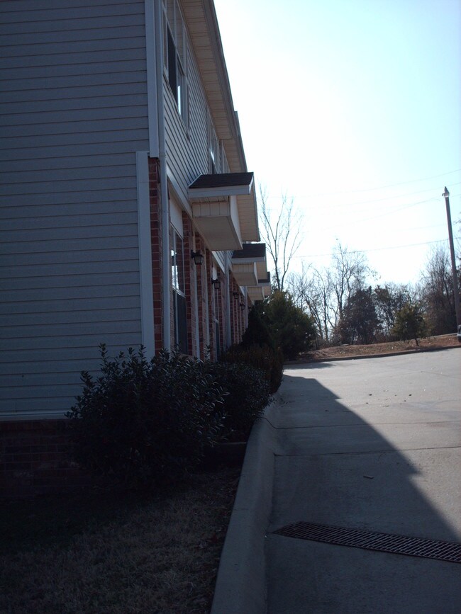 Moonlight Cottages, Duplex and Townhomes For Rent in Fayetteville, AR