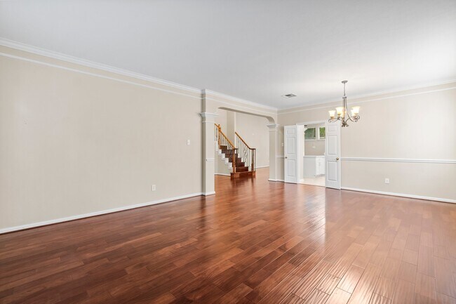 Photo - 83 Terraglen Dr