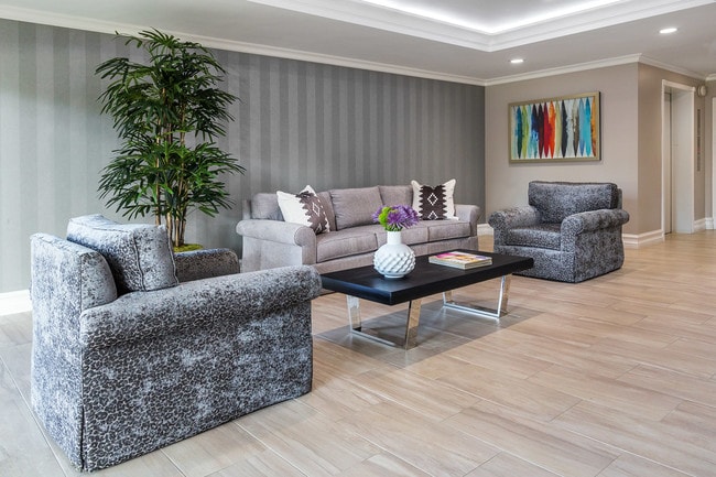 Photo - Burton Plaza..Gorgeous Newly Remodeled Studio..Prime Location!