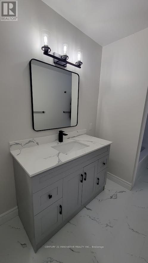 Photo - 83 Thickson Rd