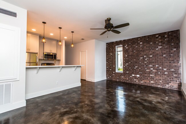 Photo - 905 W Austin St Unit B