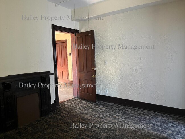 Photo - 329 E Oak St