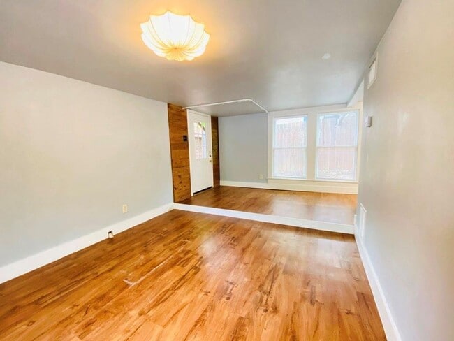 Photo - 2102 Brackenridge St Unidad B