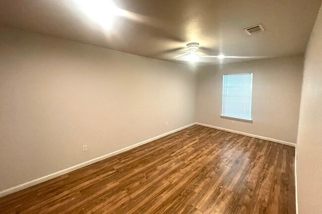 Photo - 5224 Kelso St