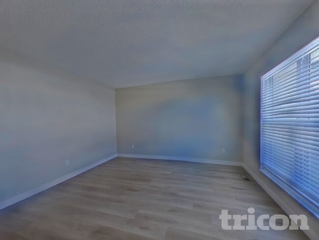 Photo - 2882 Dickens Dr