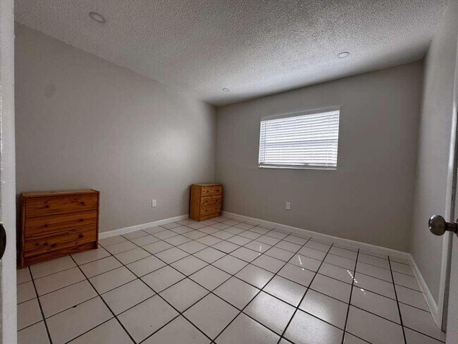 Photo - 933 SW 16th Pl