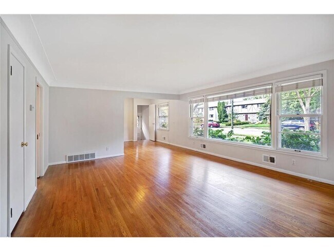 Photo - 3829 Ewing Ave S