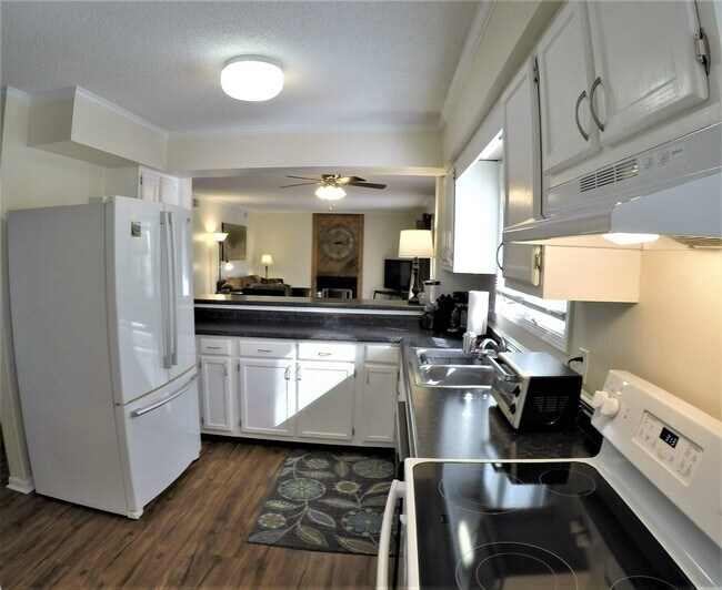 17 Racquet Club Rd Unit Courtside Condos