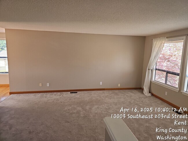 Photo - East hill Kent 2 story home for rent - 3 b...