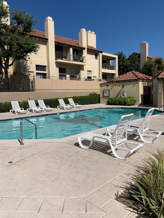 Won't last! Spacious 1 bd/1 bath with deta... - Won't last! Spacious 1 bd/1 bath with deta... Condo