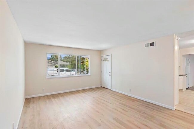 Photo - 455 Maple Ave