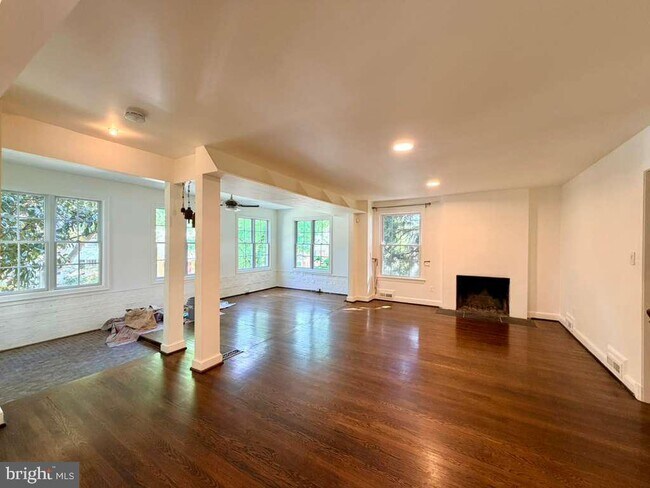 Photo - 5015 Fulton St NW