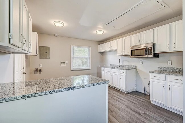 Photo - 1302 Brummit Ln