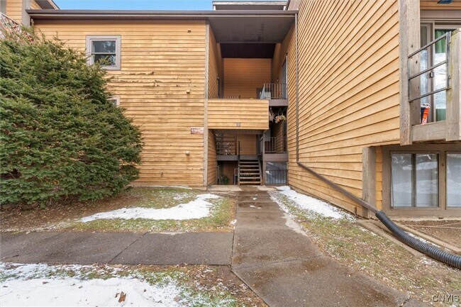 Photo - 576 Village Blvd N