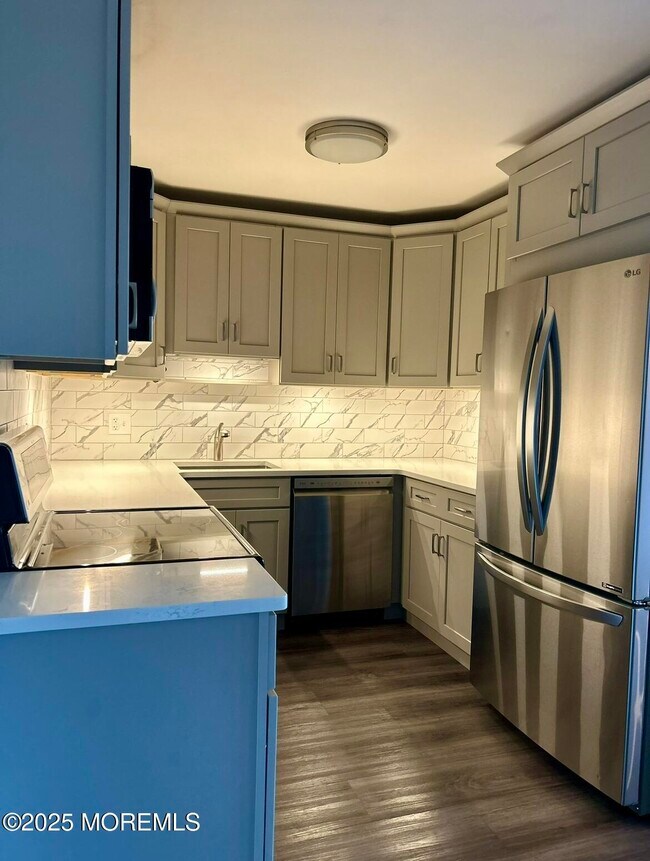 Building Photo - 330 Shore Dr Unit B11