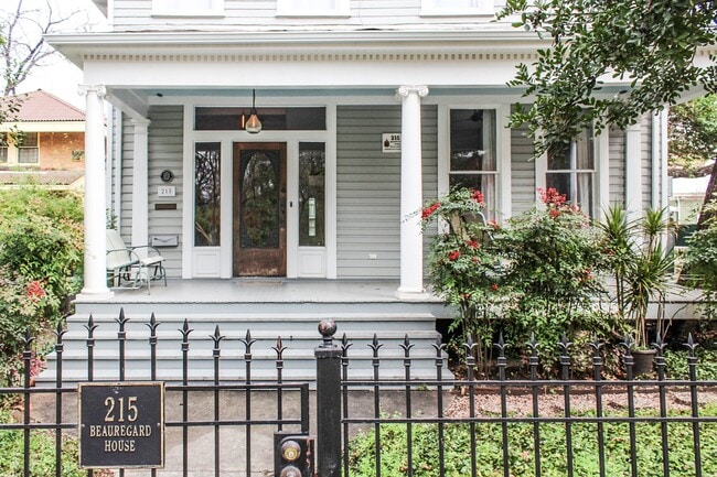 Photo - 215 Beauregard St